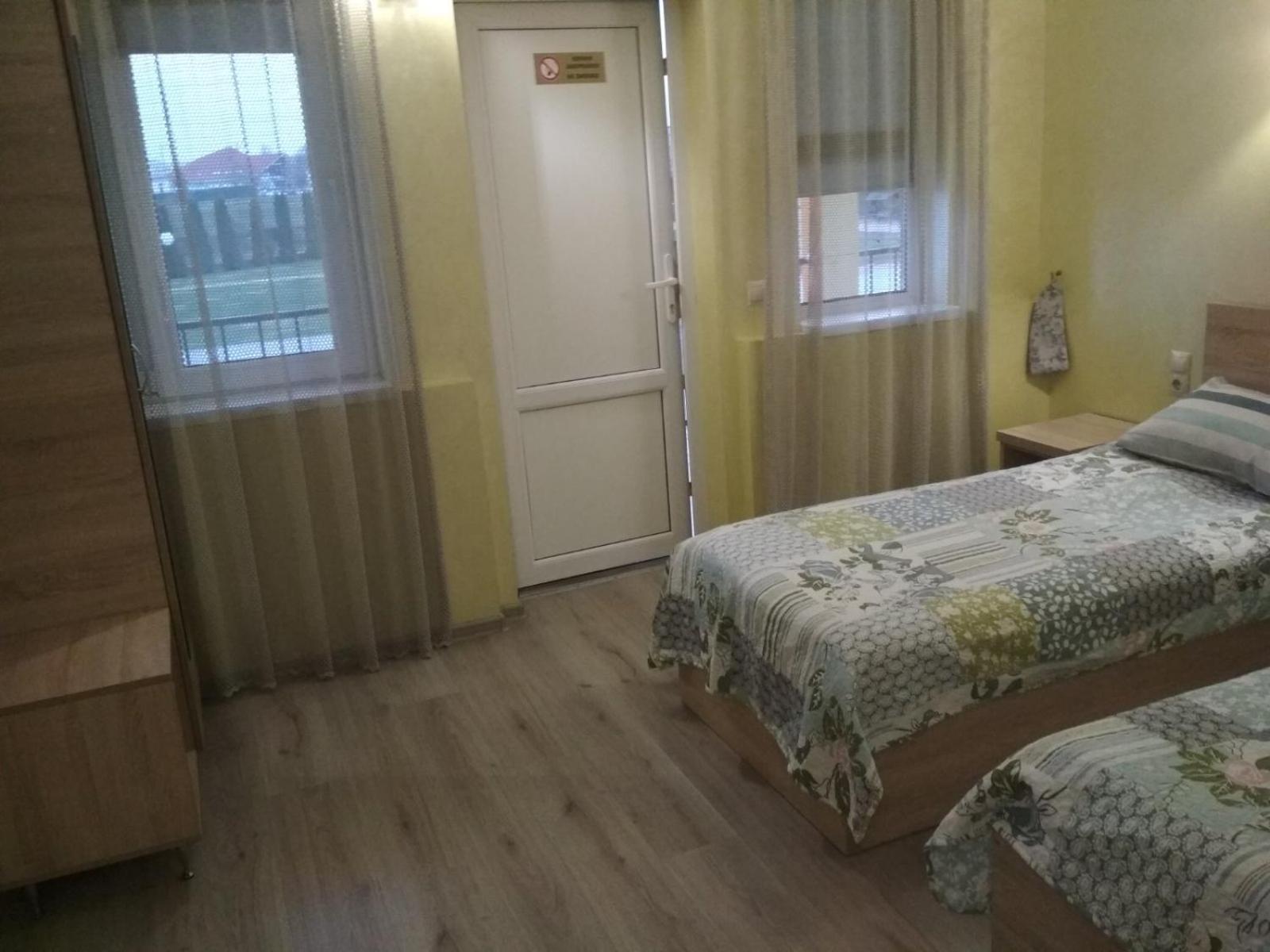 Arizona Hotel Ungvár Kültér fotó