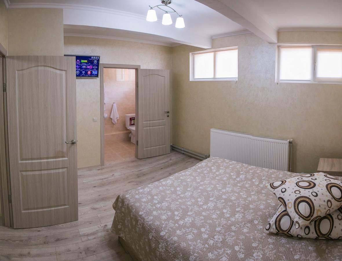 Arizona Hotel Ungvár Kültér fotó