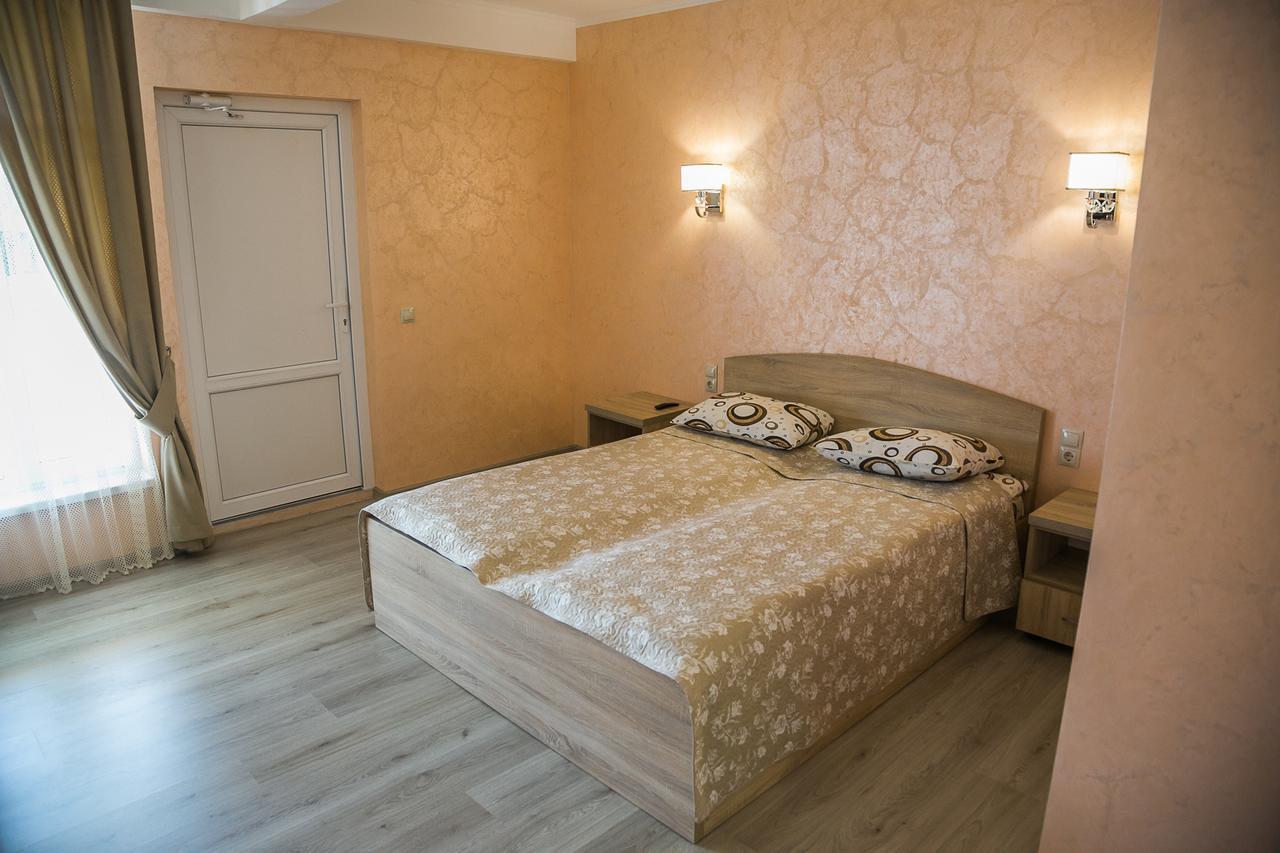 Arizona Hotel Ungvár Kültér fotó